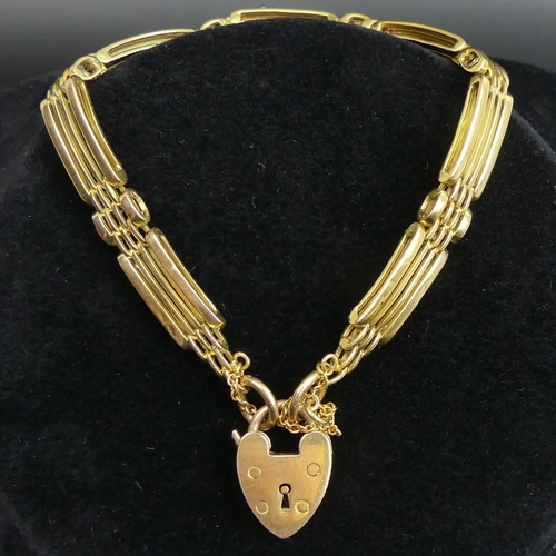 98 - Edwardian 9ct gold gate bracelet, circa 1910. 16 grams. 19.5cm long x 7.3 cm wide. UK Postage £12.