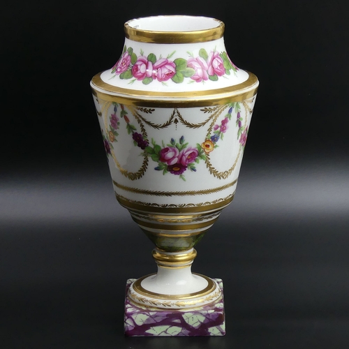 198 - A finely hand painted Paris porcelain pedestal vase, circa 1830. 28 cm high. UK Postage £20.