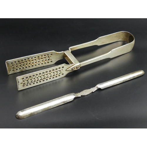 199 - Victorian silver plated marrow scoop and asparagus tongs. 25 cm long. UK Postage £12.