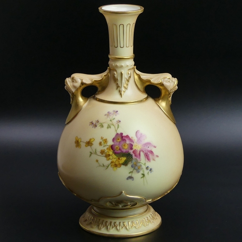 211 - Royal Worcester blush ivory ground, floral porcelain, twin handled vase, circa 1904. 22 cm high. UK ... 