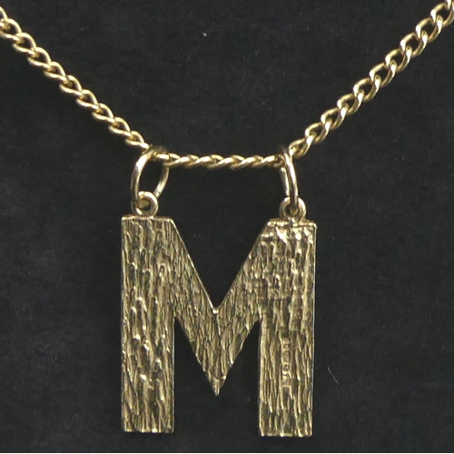 119 - Vintage 9 carat gold 'M' pendant and 52 cm chain, London 1976. 10.4 grams. M 25 mm in length. UK Pos... 