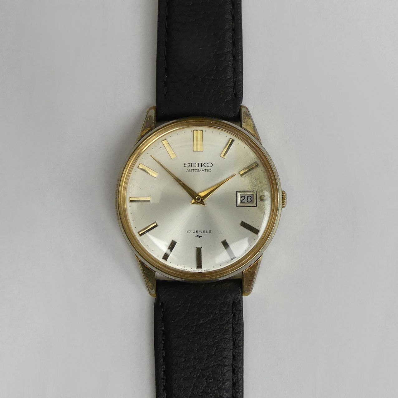 Seiko automatic 17 jewel date adjust 7005-2000 gold tone