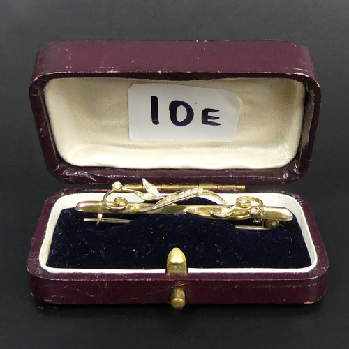 10e - George V 9ct gold seed pearl set brooch, Chester 1919, 2.5 grams. 50 mm wide. UK Postage £12.