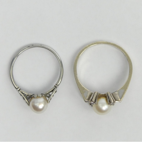 8 - 14ct white gold cultured pearl and diamond ring, along with an unmarked example. 5.6 grams. Q 1/2 & ... 