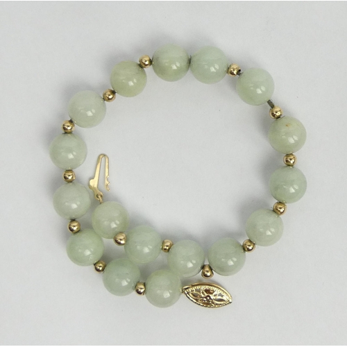 28 - 14ct gold and jade bead bracelet, 16.7 grams. 190 x 8.3 mm. UK Postage £12.