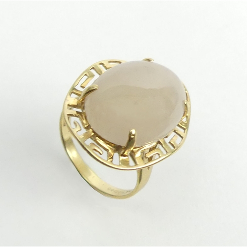 41 - 14ct gold rose quartz single stone ring, 5.5 grams. Size M, 23 mm. UK Postage £12.