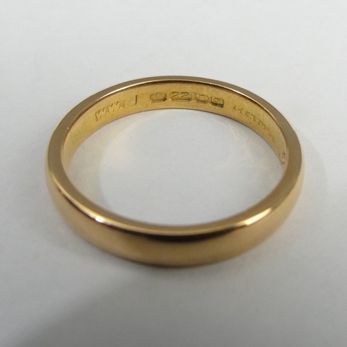 10a - 22ct gold wedding ring, London 1959, 4.9 grams. Size M 1/2, 3.24 mm. UK Postage £12.