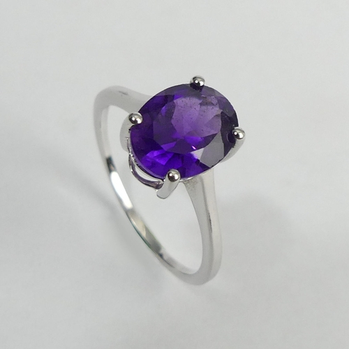 14 - 9ct white gold amethyst single stone ring, 2.3 grams. Size P 1/2, 10mm. UK Postage £12.