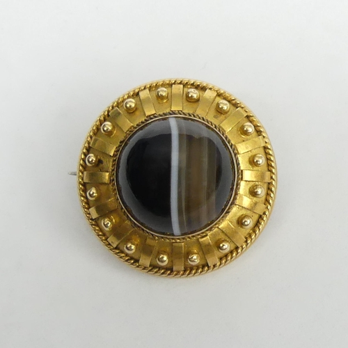 39 - Victorian 15ct gold (tested) banded agate brooch, 7.2 grams. 25 mm. UK Postage £12.