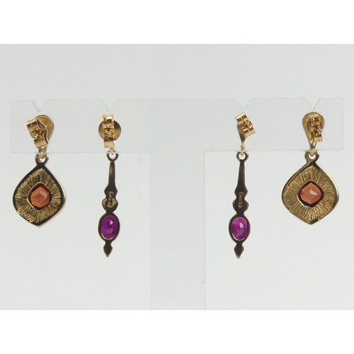 33 - Two pairs of 9ct gold drop earrings, one pair set with garnets the other rubies, 5.7 grams. UK Posta... 