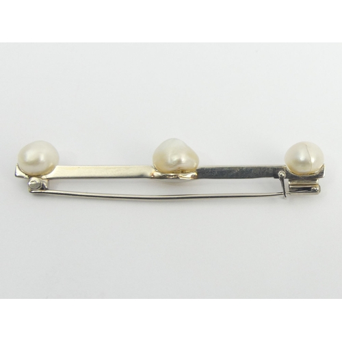 36 - Platinum tested blister pearl set bar brooch, 5.3 grams. 56 mm x 9.4 mm. UK Postage £12.