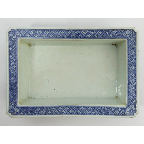 287 - Chinese blue and white reticulated porcelain flower trough. 23.5 x 15.5 x 6 cm. UK Postage £12.