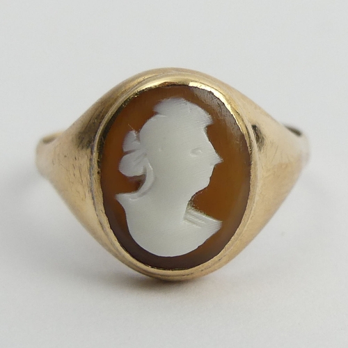 23 - 9ct gold carved shell cameo ring, 3 grams. Size N, 12.7 mm. UK Postage £12.