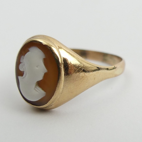 23 - 9ct gold carved shell cameo ring, 3 grams. Size N, 12.7 mm. UK Postage £12.