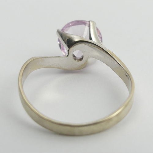 24 - 18ct white gold pink topaz single stone ring, 4 grams. Size Q, 9.2 mm. UK Postage £12.