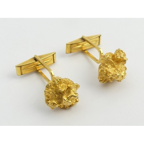 120 - A pair of 10ct gold nugget design torpedo back cufflinks. 10.9 grams, 13.5 mm in diameter. UK Postag... 