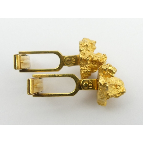 120 - A pair of 10ct gold nugget design torpedo back cufflinks. 10.9 grams, 13.5 mm in diameter. UK Postag... 