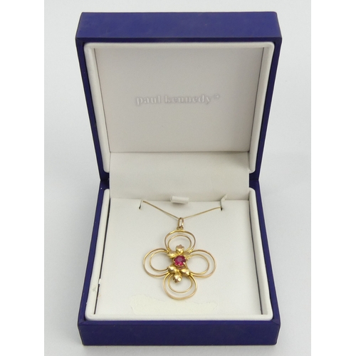 130A - 9ct gold paste set pendant and chain, 2 grams. Chain 42 cm, pendant 33 mm. UK Postage £12.