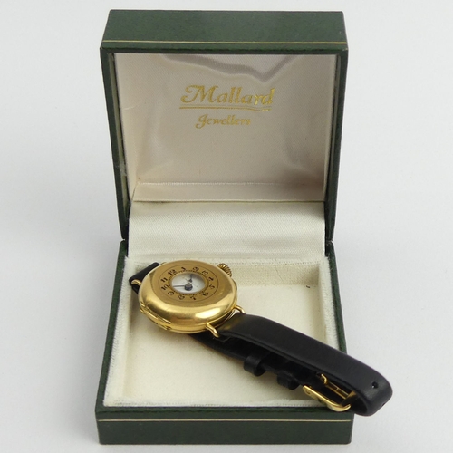 172 - 18ct gold half hunter wristwatch, 24.9 grams gross. 30 mm wide. UK Postage £12. 
Condition report: N... 