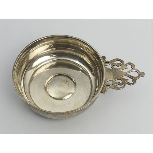 195 - Victorian silver single handled bowl, Alexander Macrae London 1873. 265 grams. 19.5 x 4.5 cm. UK Pos... 