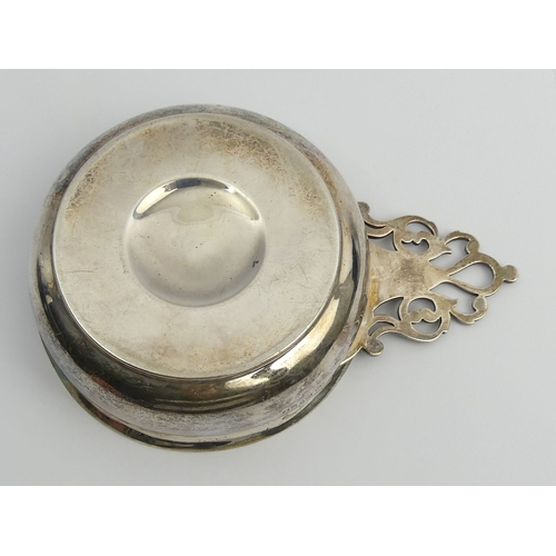 195 - Victorian silver single handled bowl, Alexander Macrae London 1873. 265 grams. 19.5 x 4.5 cm. UK Pos... 