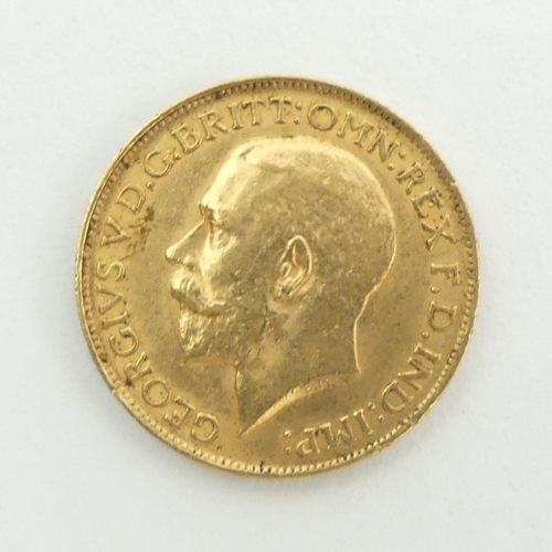 232 - George V 1913 gold sovereign. UK Postage £12.