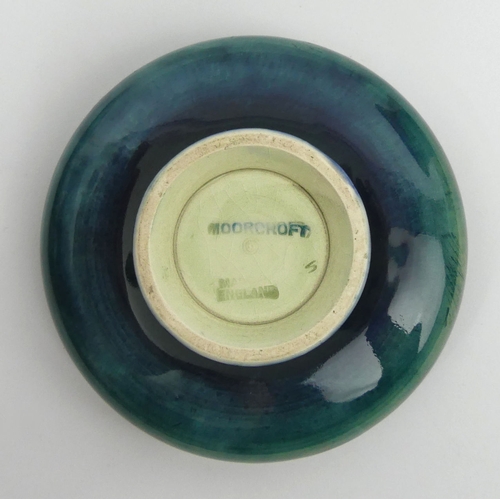 318 - Moorcroft art pottery Anemone design bowl. 11.5 x 4 cm. UK Postage £12.