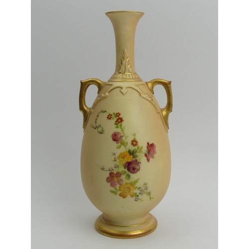 336 - Royal Worcester blush ivory porcelain vase, circa 1901. 21 cm. UK Postage £12.