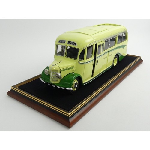 357 - A boxed Sun Star limited edition Diecast model 1:24 scale number 5002: 1947 Bedford OB Duple Vista c... 