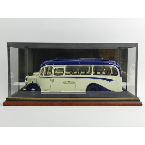 358 - A boxed Sun Star limited edition Diecast model 1:24 scale number 5008: 1949 Bedford OB Duple Vista c... 