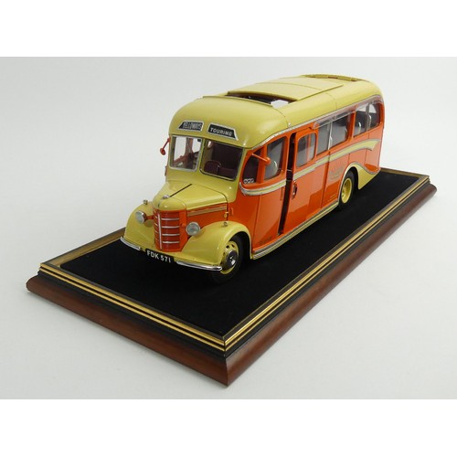 359 - A boxed Sun Star limited edition Diecast model 1:24 scale number 5001: 1947 Bedford OB Duple Vista c... 