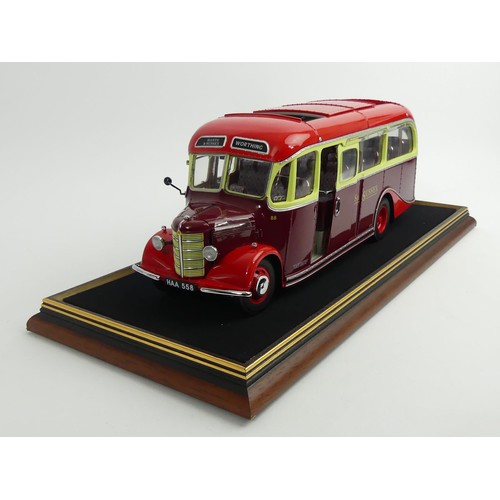 360 - A boxed Sun Star limited edition Diecast model 1:24 scale number 5004: 1947 Bedford OB Duple Vista c... 