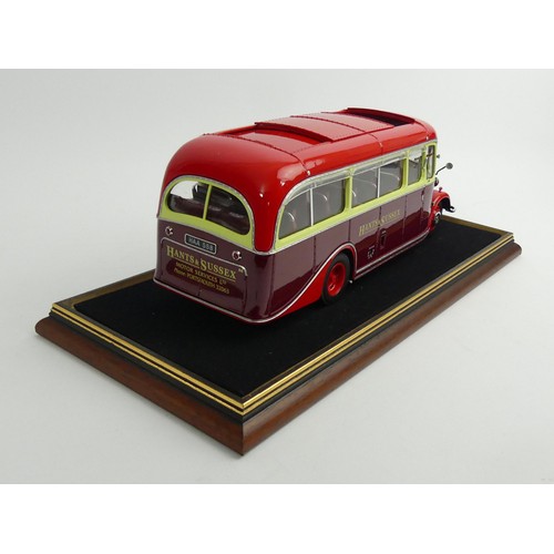 360 - A boxed Sun Star limited edition Diecast model 1:24 scale number 5004: 1947 Bedford OB Duple Vista c... 