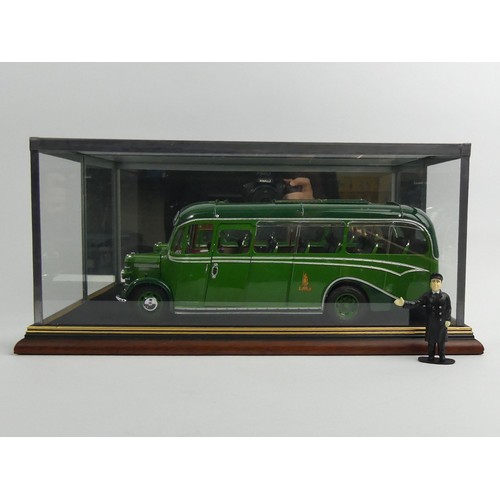 361 - A boxed Sun Star limited edition Diecast model 1:24 scale number 5003: 1947 Bedford OB Duple Vista c... 