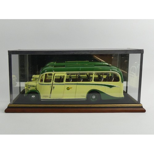 362 - A boxed Sun Star limited edition Diecast model 1:24 scale number 5009: 1949 Bedford OB Duple Vista c... 