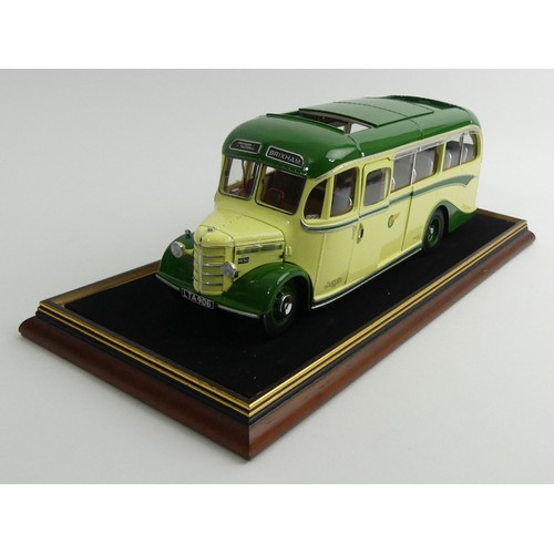 362 - A boxed Sun Star limited edition Diecast model 1:24 scale number 5009: 1949 Bedford OB Duple Vista c... 