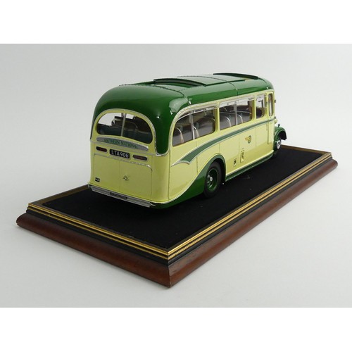 362 - A boxed Sun Star limited edition Diecast model 1:24 scale number 5009: 1949 Bedford OB Duple Vista c... 