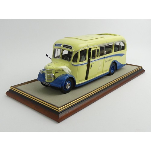 364 - A boxed Sun Star limited edition Diecast model 1:24 scale number 5010: 1949 Bedford OB Duple Vista c... 