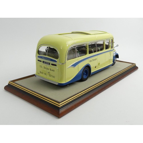 364 - A boxed Sun Star limited edition Diecast model 1:24 scale number 5010: 1949 Bedford OB Duple Vista c... 