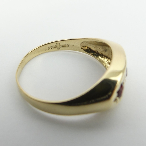 3 - 9ct gold three stone garnet ring, 3.4 grams. Size v, 9 mm. UK Postage £12.