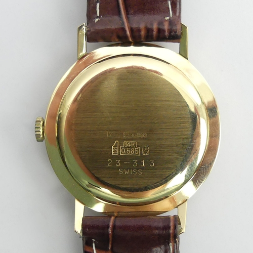 87 - Baume 14ct Gold manual wind Gents watch, 33mm, UK Postage £12 
Condition Report: In good working ord... 