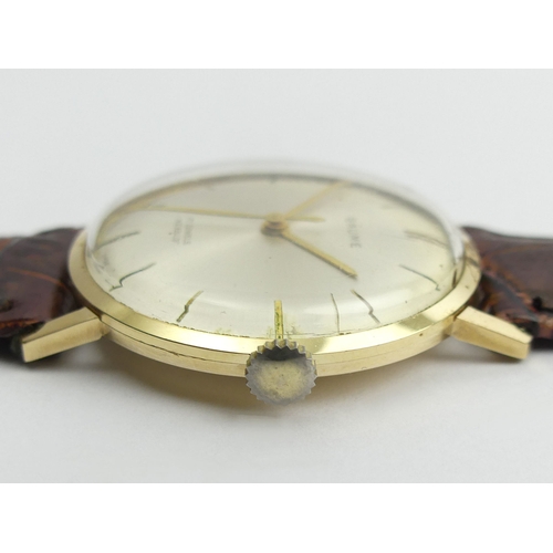 87 - Baume 14ct Gold manual wind Gents watch, 33mm, UK Postage £12 
Condition Report: In good working ord... 