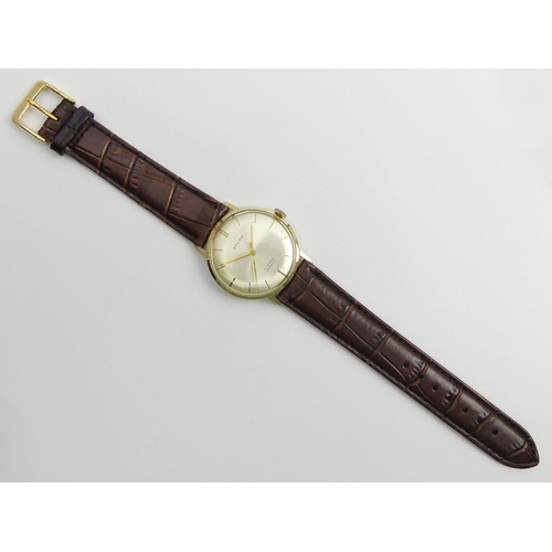 87 - Baume 14ct Gold manual wind Gents watch, 33mm, UK Postage £12 
Condition Report: In good working ord... 