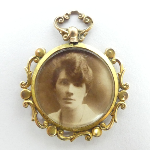 22 - 9ct gold stone set pendant locket, Chester 1913, 5.4 grams, 39mm x 32mm. UK Postage £12