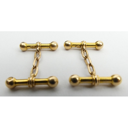 39 - A pair of 15ct gold bar and chain link cufflinks, 3.8grams, 18mm wide. UK Postage £12.