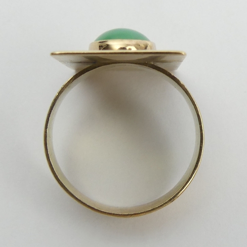 53 - 9ct gold chrysoprase set ring, 5.6 grams, 21.3mm, Size R. UK Postage £12.