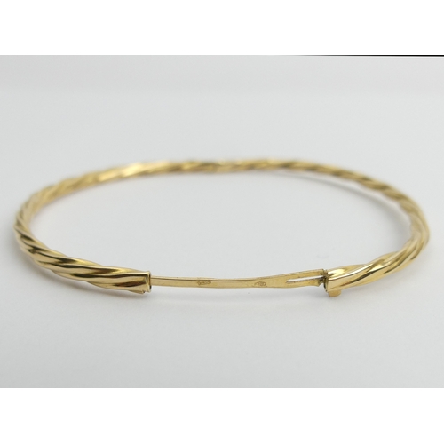 69 - 18ct gold twist design hinged bangle, 5 grams, 3.2mm wide, UK Postage £12.