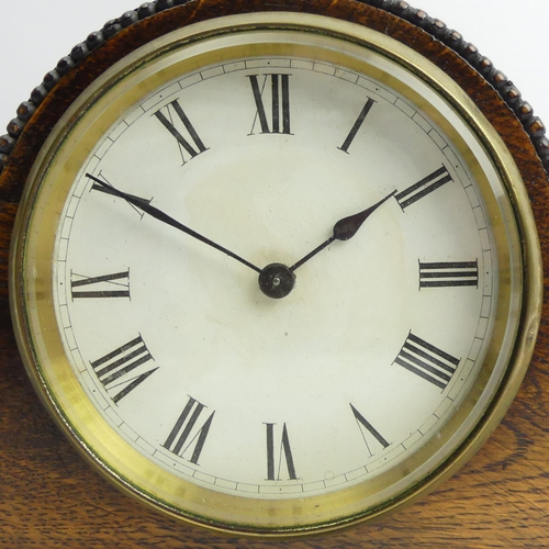 337 - Edwardian Oak cased mantel clock on brass feet, 21 x 14 x 8cm. UK Postage £12
Condition Report: In w... 