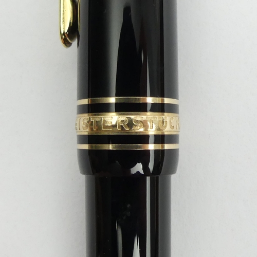 149 - Mont Blanc Meisterstuck propelling pencil in black and gold, 15cm, UK Postage £12. Condition report:... 