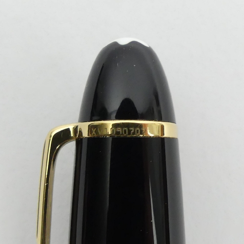 149 - Mont Blanc Meisterstuck propelling pencil in black and gold, 15cm, UK Postage £12. Condition report:... 